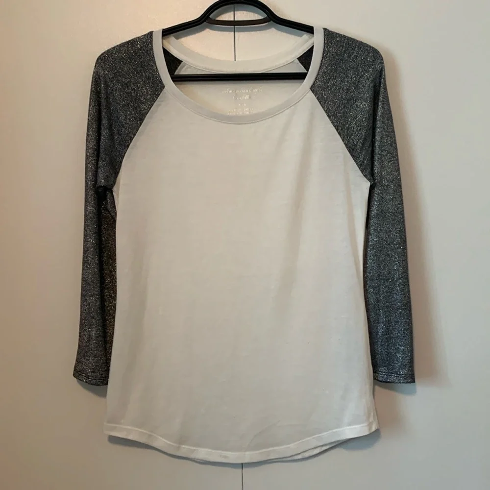 American Eagle 3/4 Sleeve Cream & Gray Sparkle Top Size Medium Fits Small - Picture 1 of 6